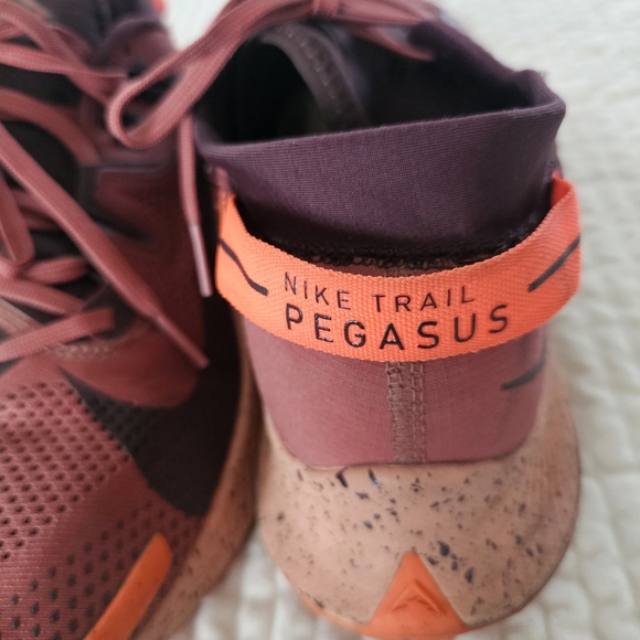 Nike Men's Pegasus Trail Running Shoes in Burgundy and Orange Size 9.5 - Picture 4 of 4